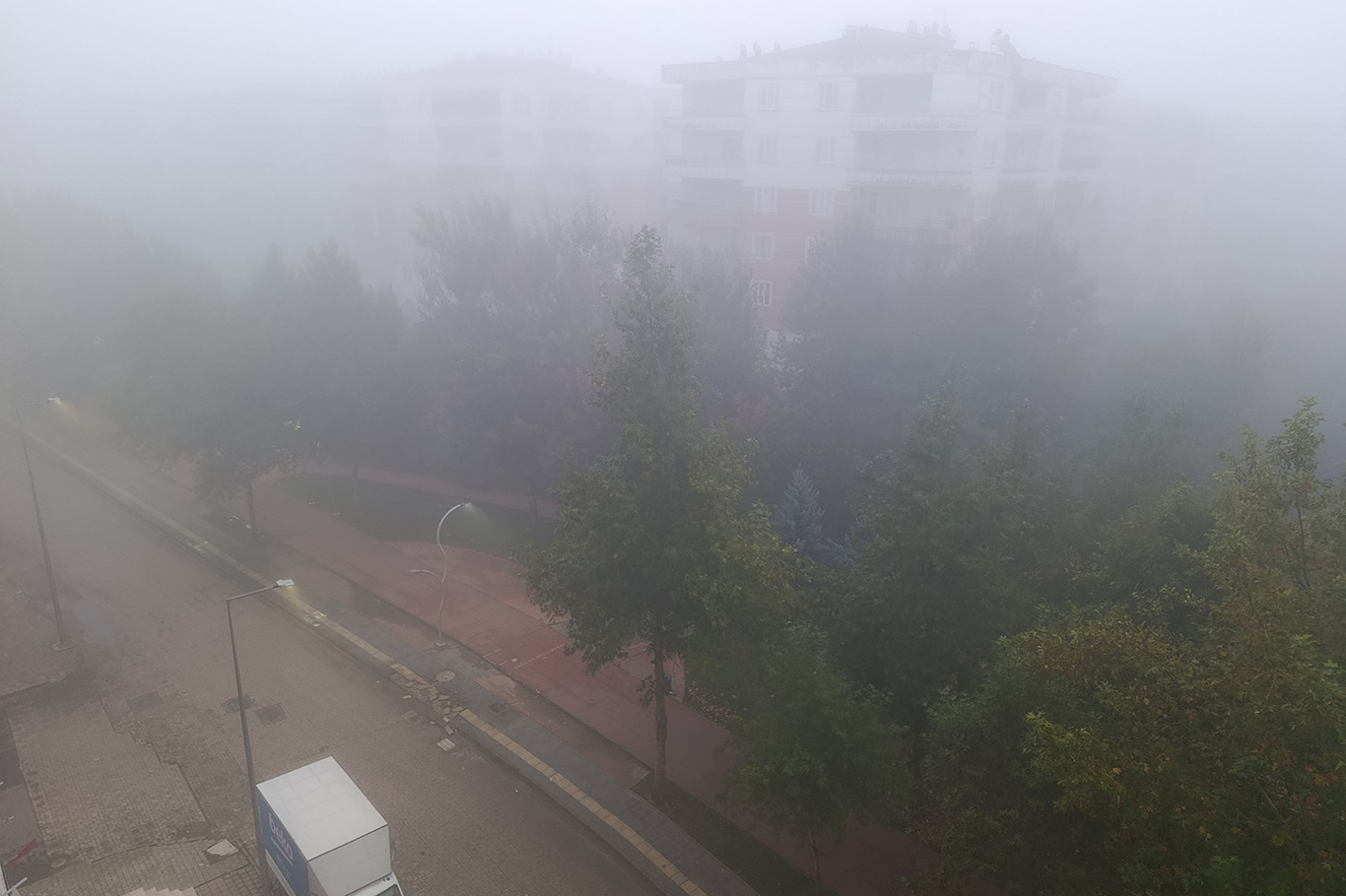 Diyarbakır'da sağanak yağışın ardından yoğun sis etkili oldu