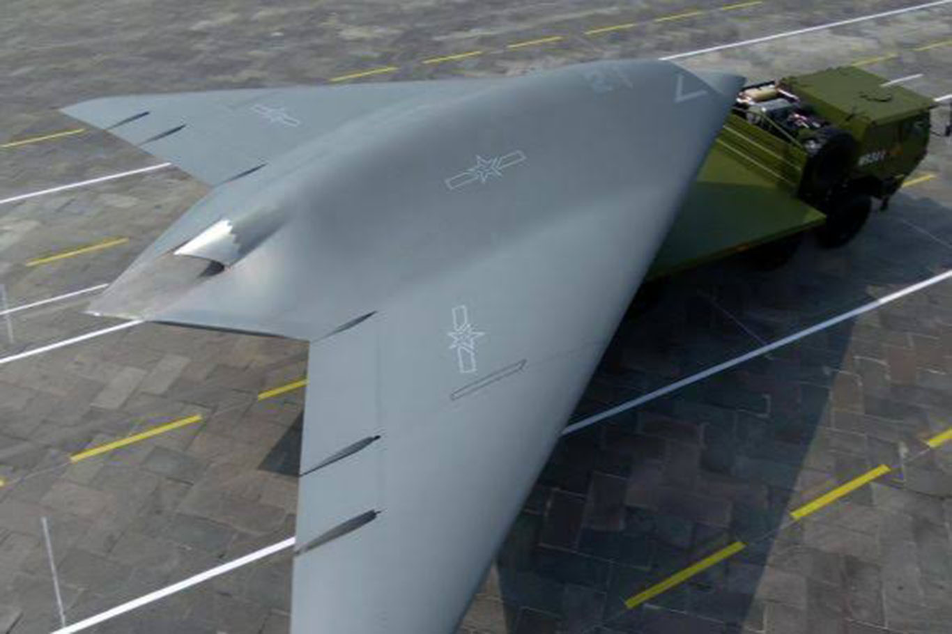 الصين تختبر مسيّرتها الشبحية "GJ-21" للإقلاع والهبوط من سفينة هجومية برمائية للمرة الأولى