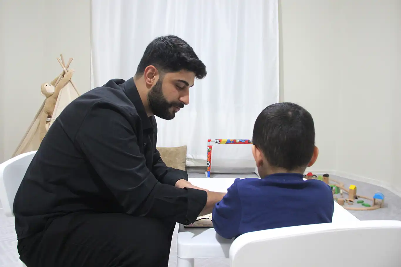 Dil terapisti Demir: Otizmli çocuklarda terapinin ilk amacı konuşturmak değil, ortak dikkat oluşturmaktır