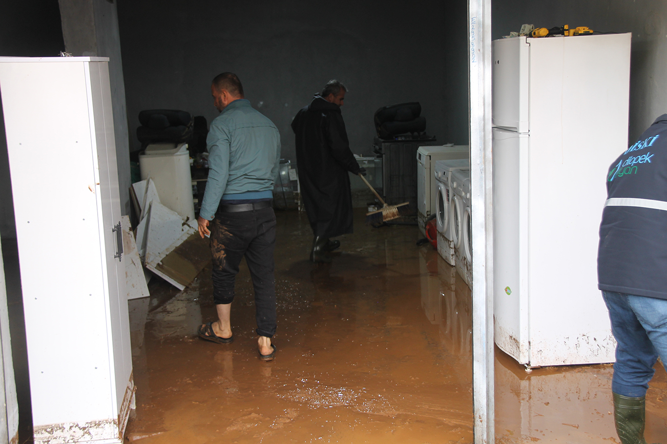 HÜDA PAR'dan Silvan Belediyesi'ne yol tepkisi: Halkın uyarılarına rağmen parke taşı döşendi
