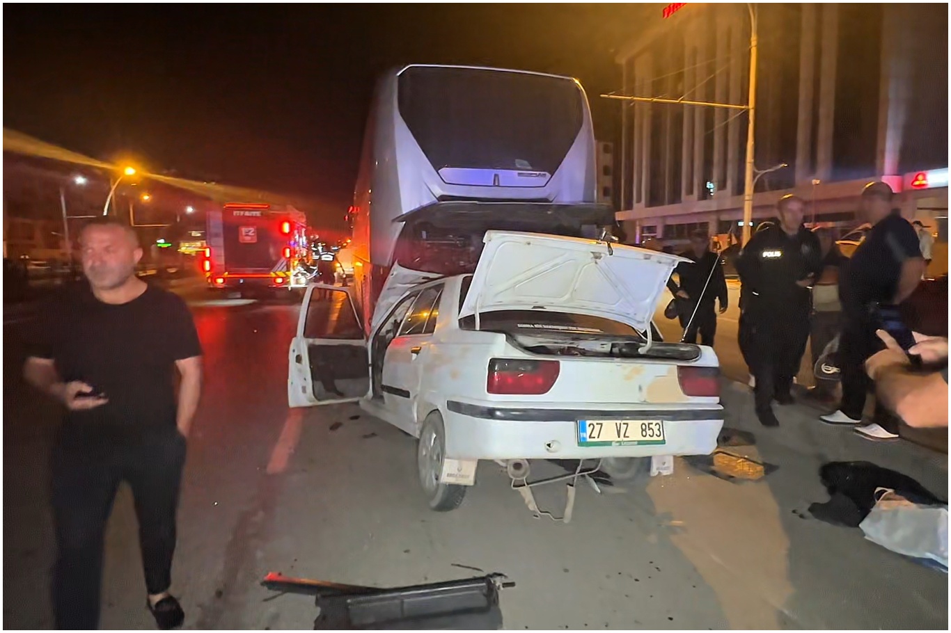 Malatya'da otomobil ile yolcu otobüsü çarpıştı: 3 yaralı