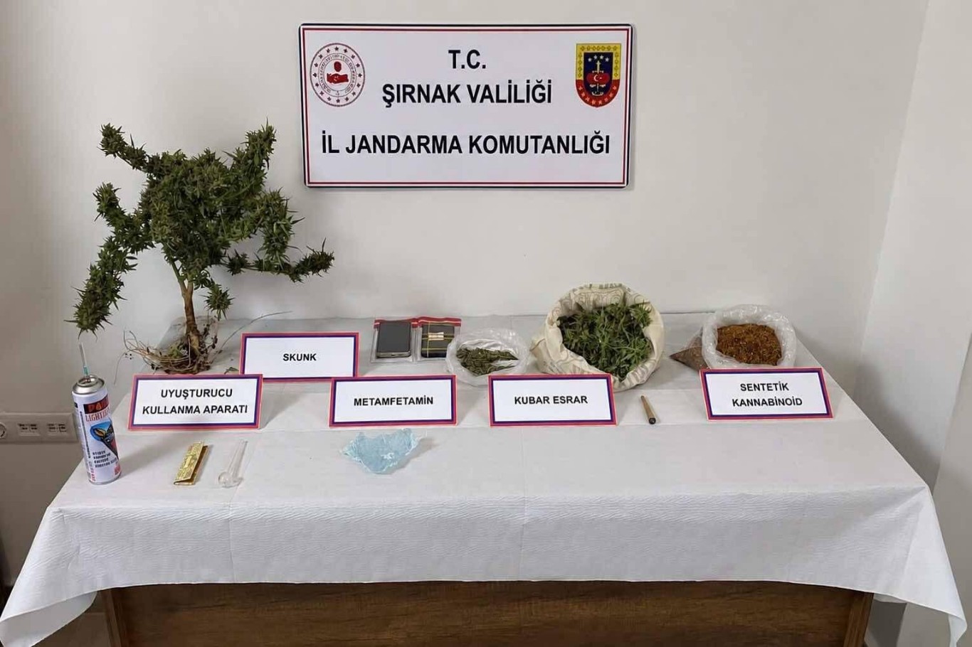 Şırnak’ta 3 tır'da silah ve uyuşturucu madde ele geçirildi