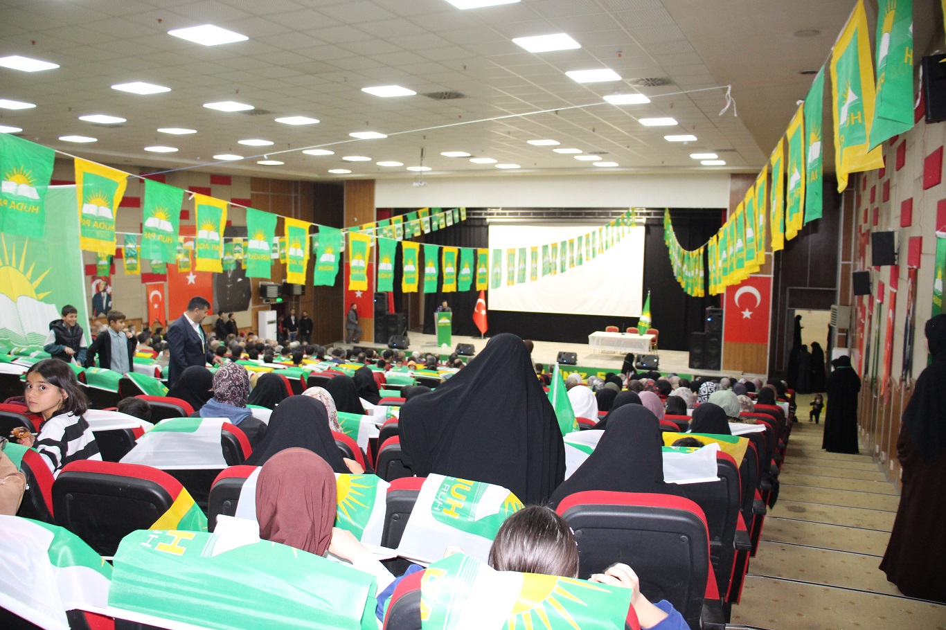 Ramanlı, "Meselelerimizi birbirimizin kanını dökerek değil, ancak birbirimizi ikna ederek çözebiliriz"