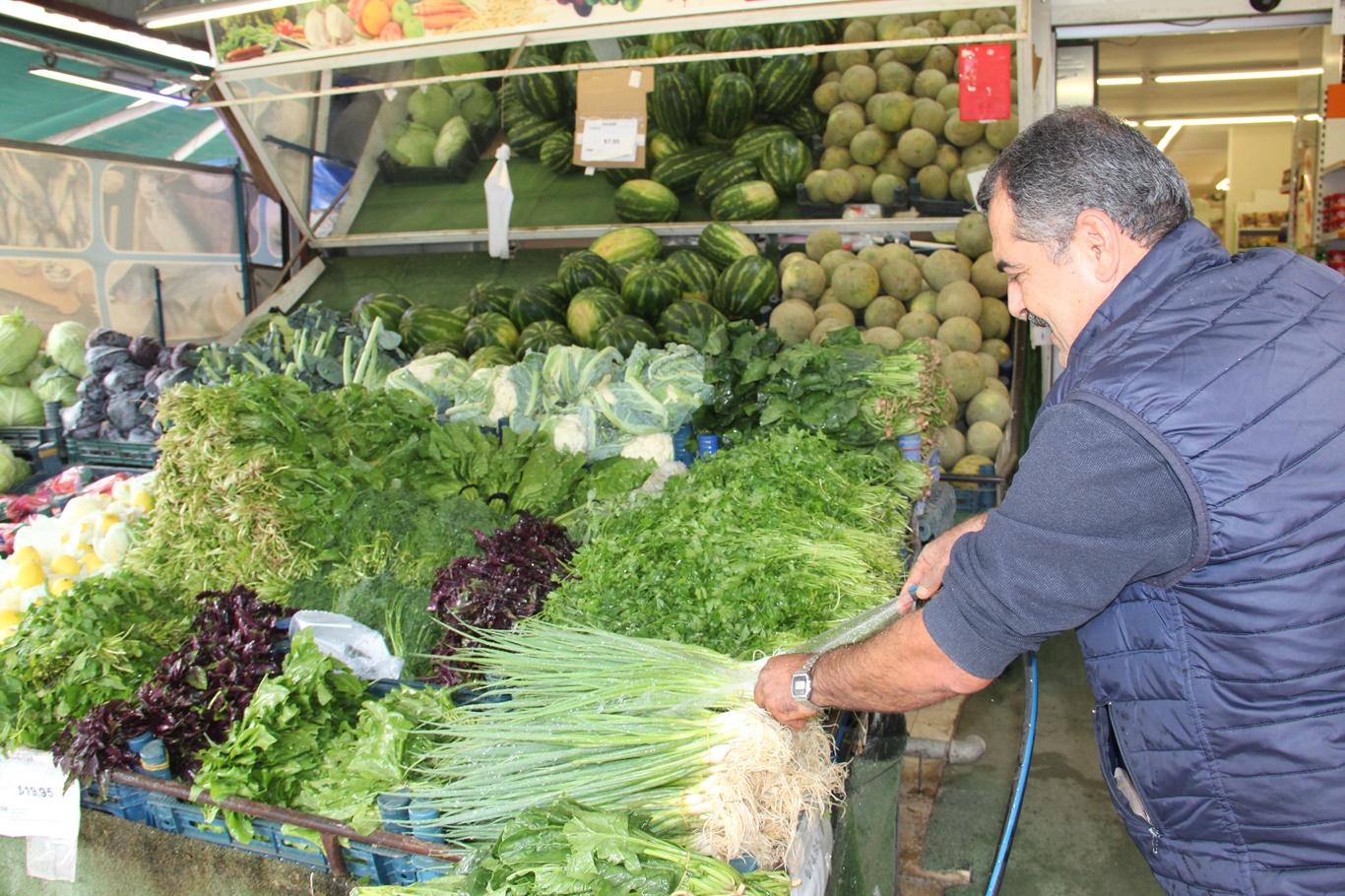 Kışlık meyve ve sebzeler tezgâhlardaki yerini aldı