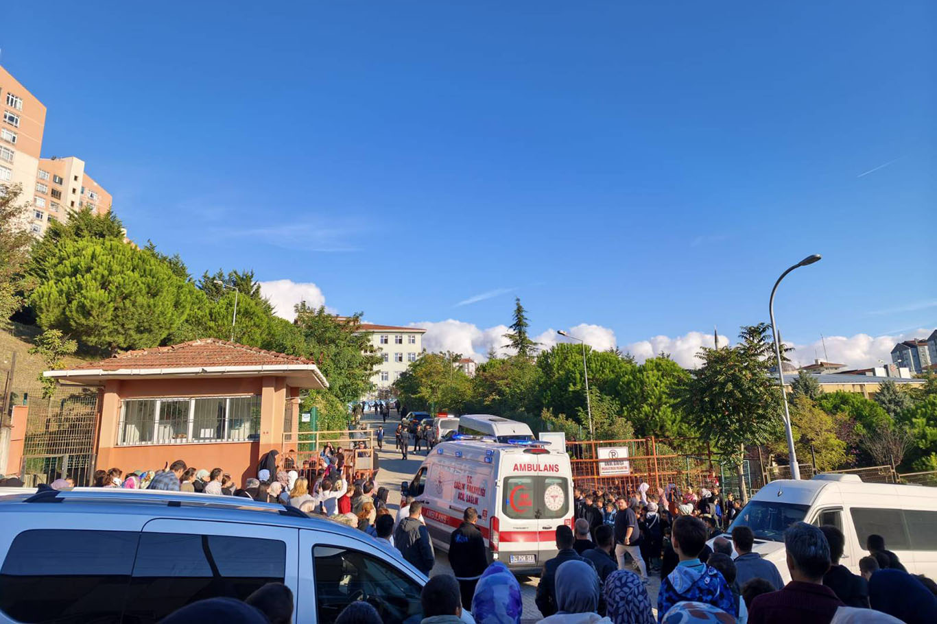 İstanbul Valiliği: Başakşehir'deki okul kavgasında 5 öğrenci yaralandı
