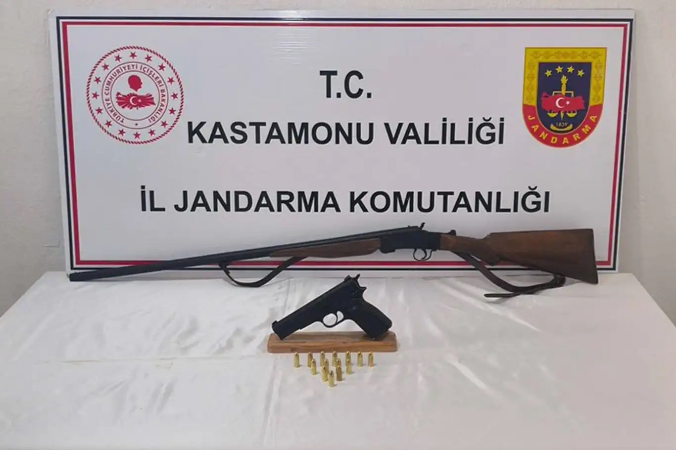 Kastamonu'da bir şüphelinin evinden silah ve mühimmat çıktı