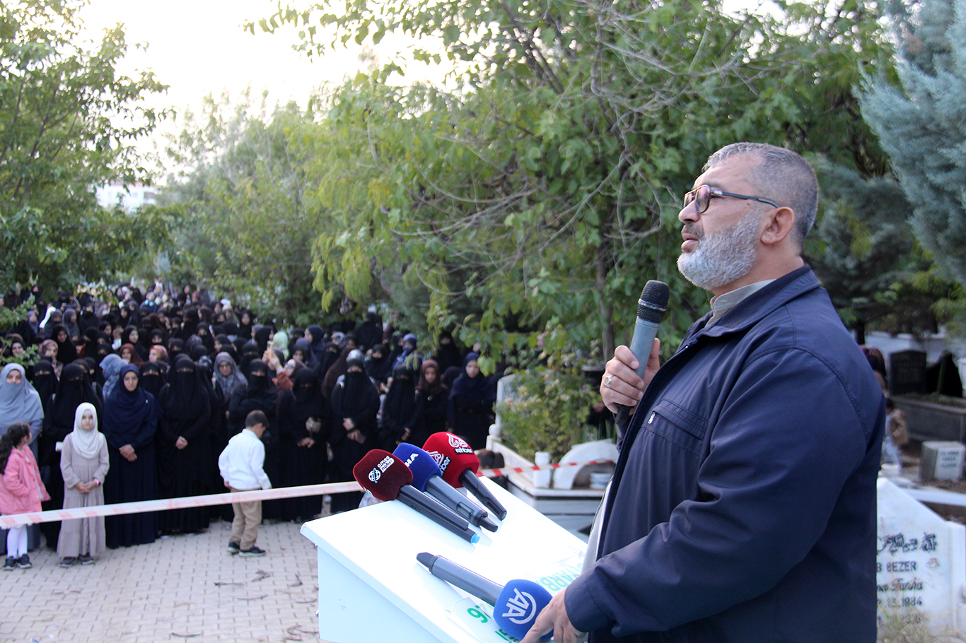 6-8 ekim şehidleri şehadetlerinin 12'nci yılında mezarları başında yad edildi