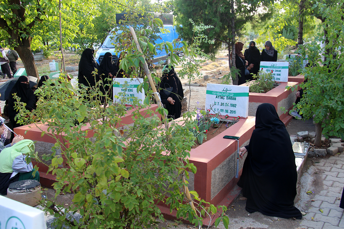 Şehîdên 6-8ê Cotmehê di 12emîn salvegera şehadeta wan de li ser gorên xwe hatin bîranîn
