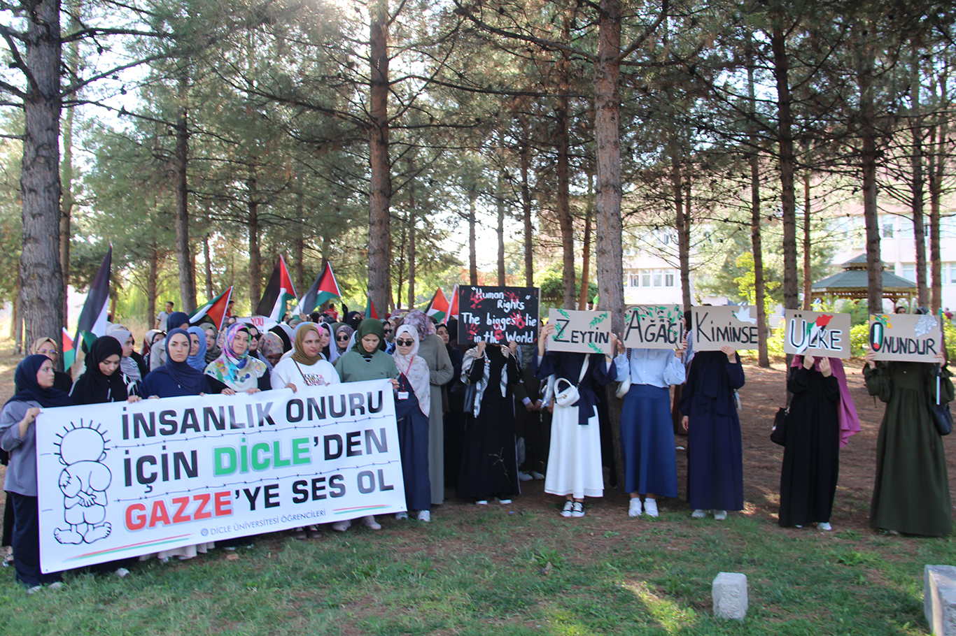 Aksa Tufanı'nın 3'üncü yıl dönümünde üniversiteli gençler Gazze için yürüdü