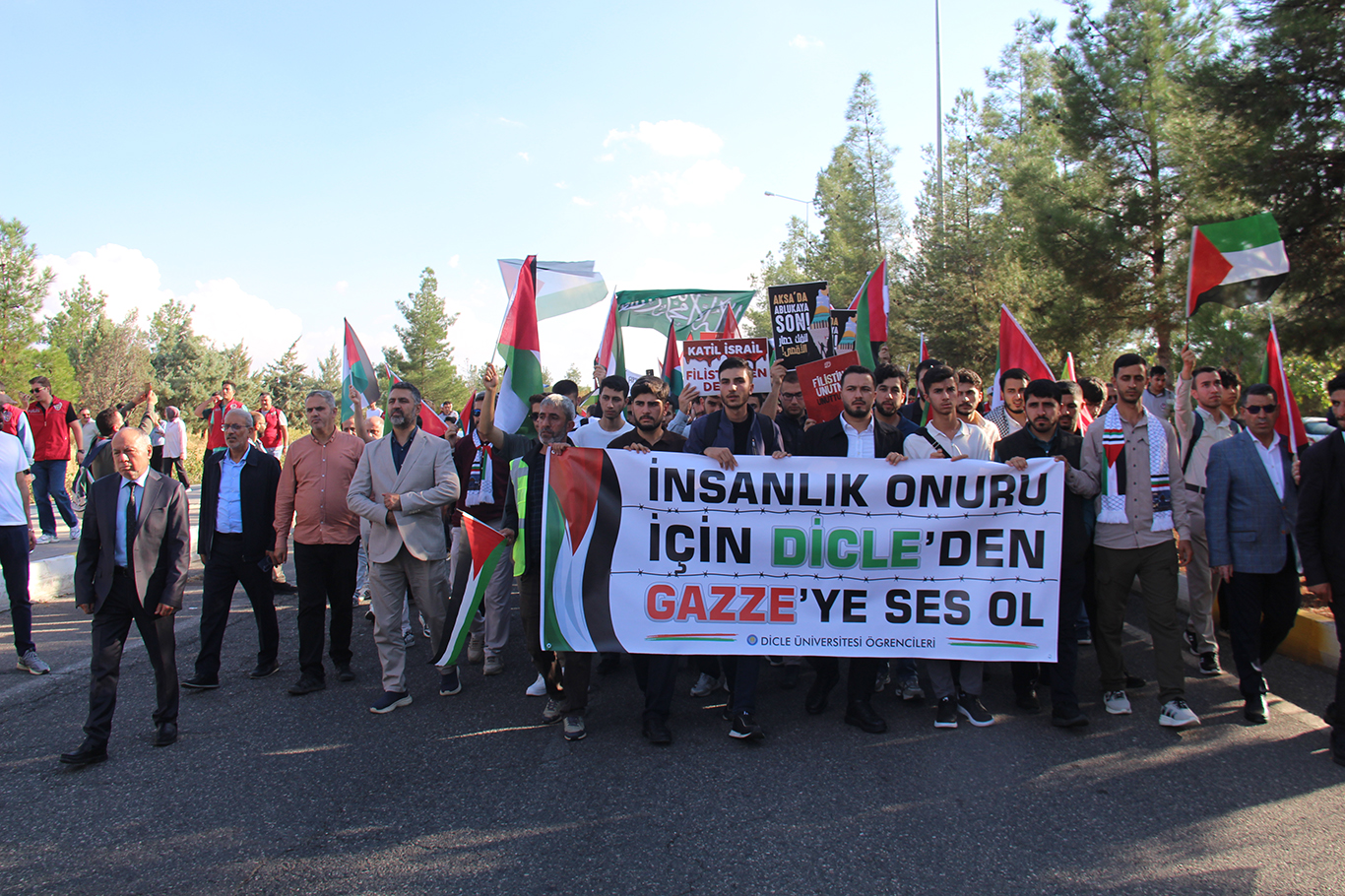Aksa Tufanı'nın 3'üncü yıl dönümünde üniversiteli gençler Gazze için yürüdü