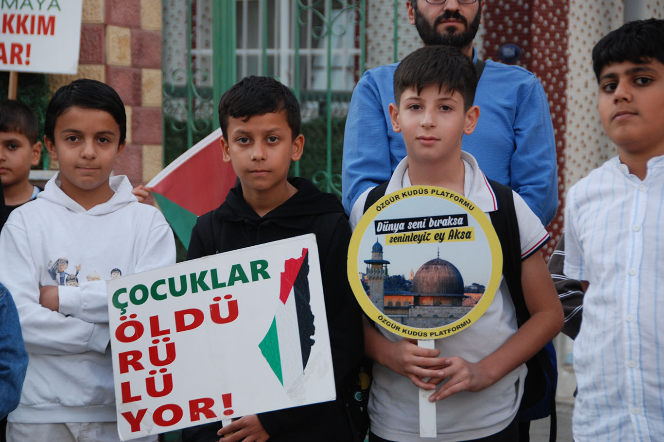 İzmir'de Aksa Tufanı'nın yıl dönümünde Gazze'ye destek açıklaması