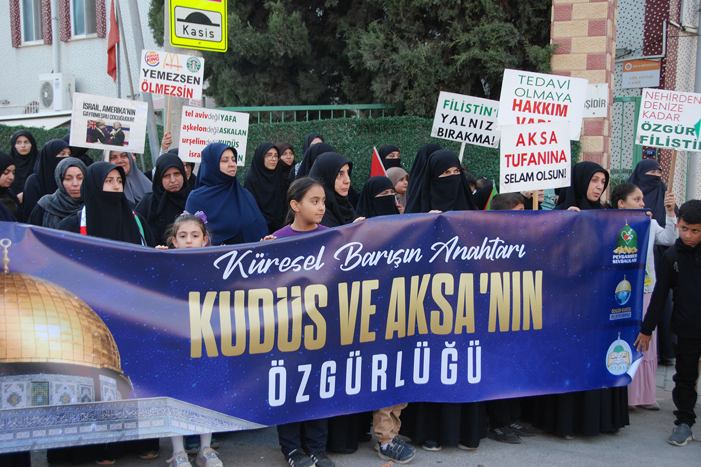 İzmir'de Aksa Tufanı'nın yıl dönümünde Gazze'ye destek açıklaması