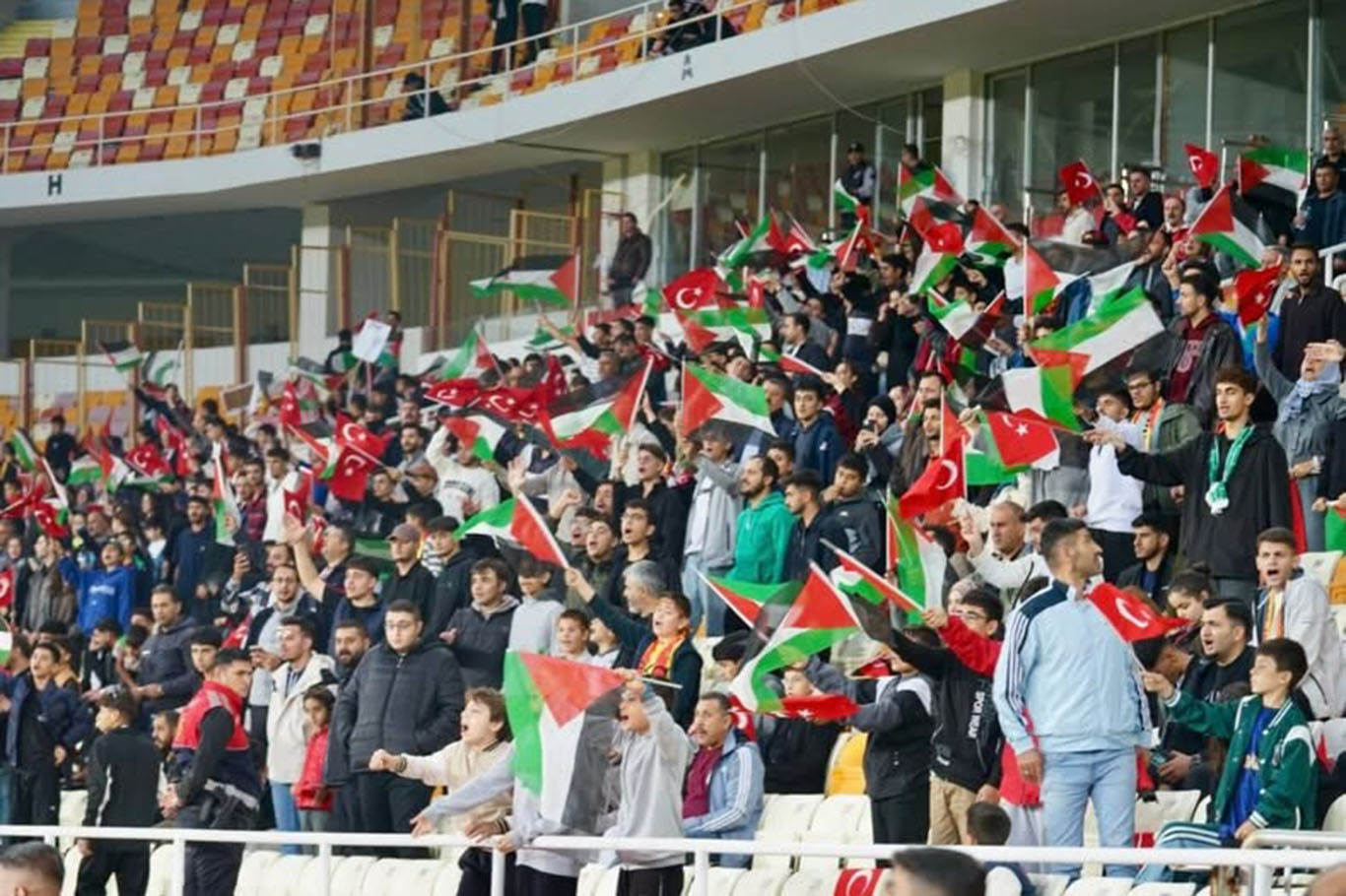 Malatya stadyumu "Özgür Filistin" sloganlarıyla inledi
