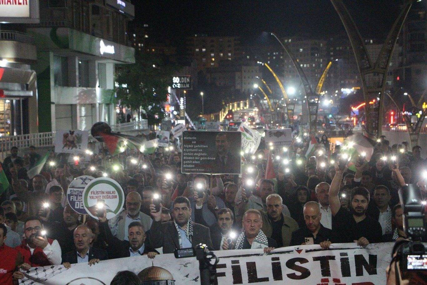 Mardin'de Aksa Tufanı'nın 3'üncü yıl dönümünde Filistin için yürüyüş düzenlendi