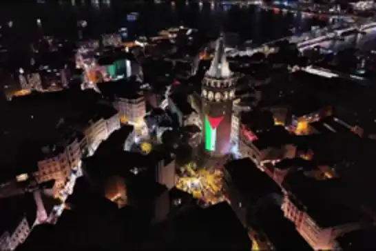 پرچم فلسطین بر برج گالاتا در استانبول به نمایش درآمد