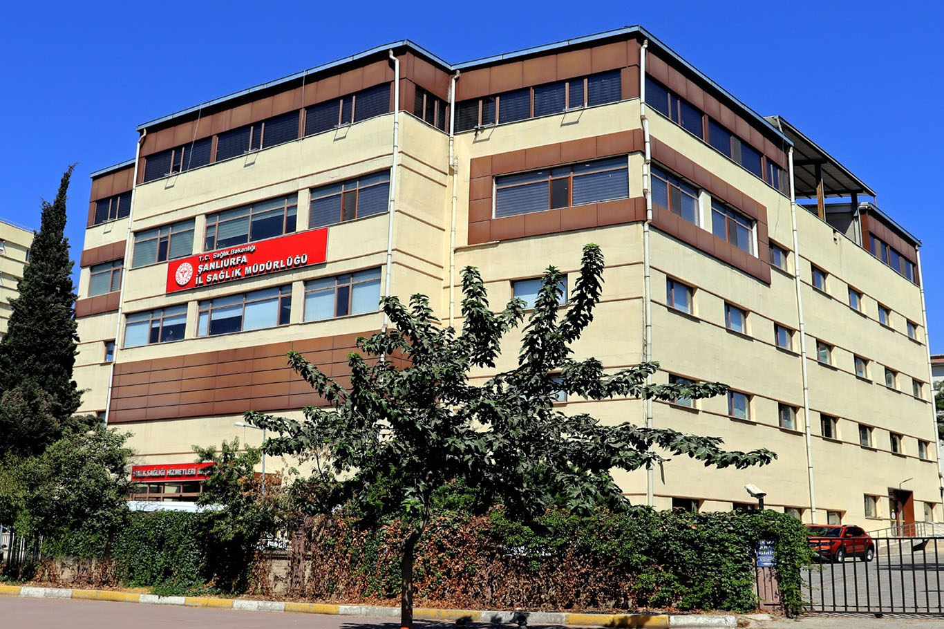 Şanlıurfa'da 8,5 milyar liralık sağlık yatırımı: 16 tesisin yapımı sürüyor
