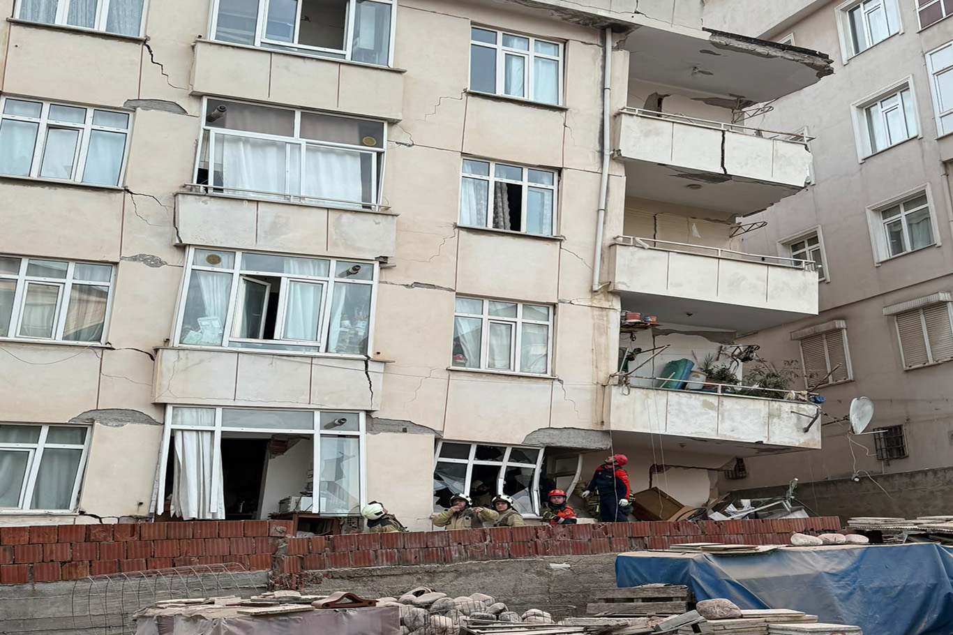 Maltepe'de çöken binanın mimarı ve şantiye şefi gözaltına alındı