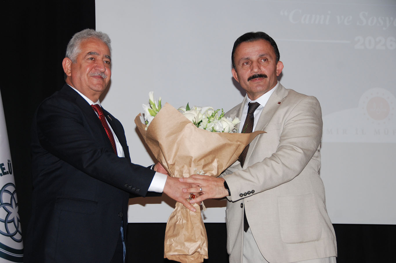 Prof. Dr. Demir: Camiler, Müslümanları kardeşlik etrafında birleştiren sembollerdir