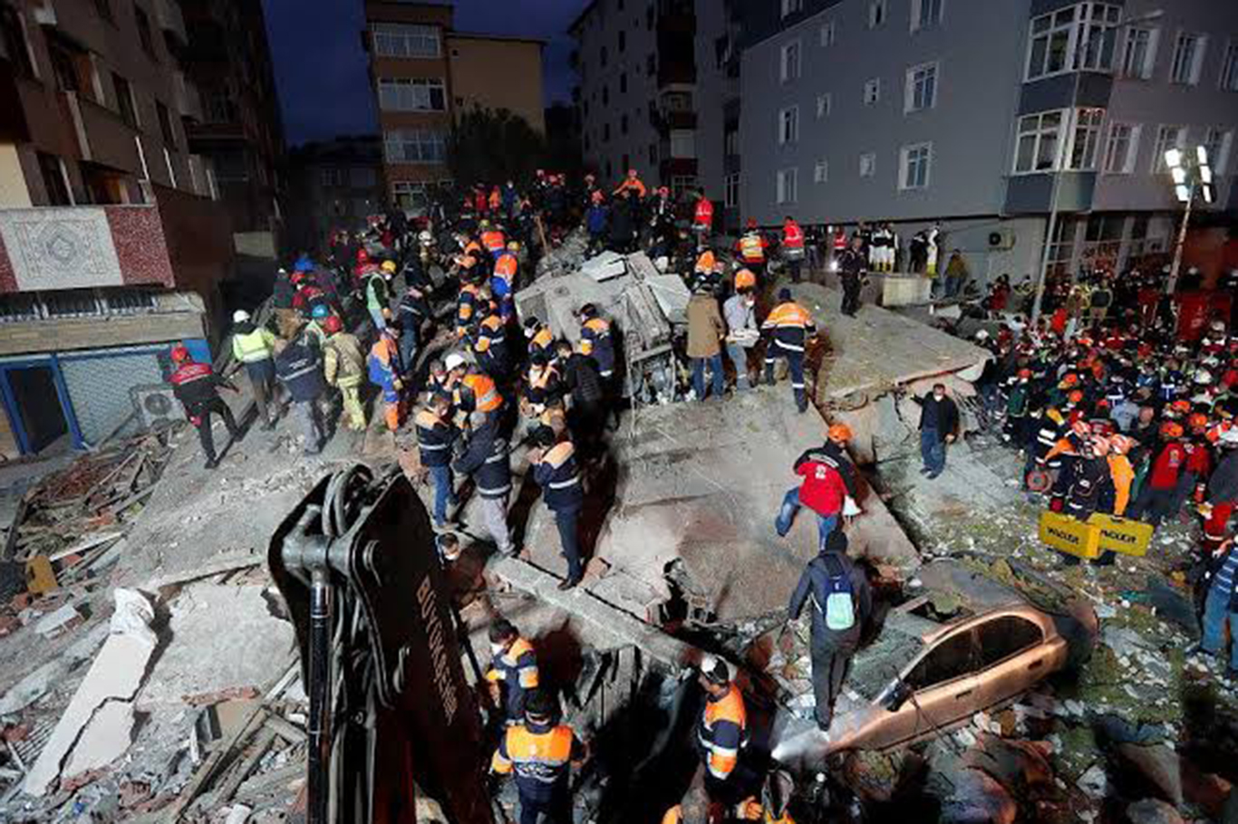 Maltepe'de çöken binada hayatını kaybedenlerin sayısı 5'e yükseldi