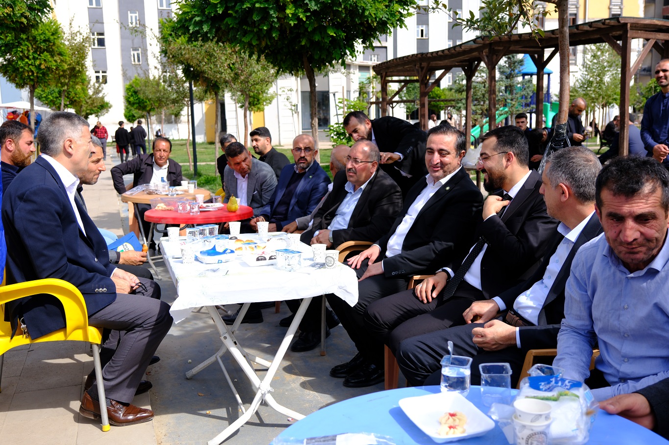 HÜDA PAR Milletvekili Serkan Ramanlı Yüksekova kermes ziyareti