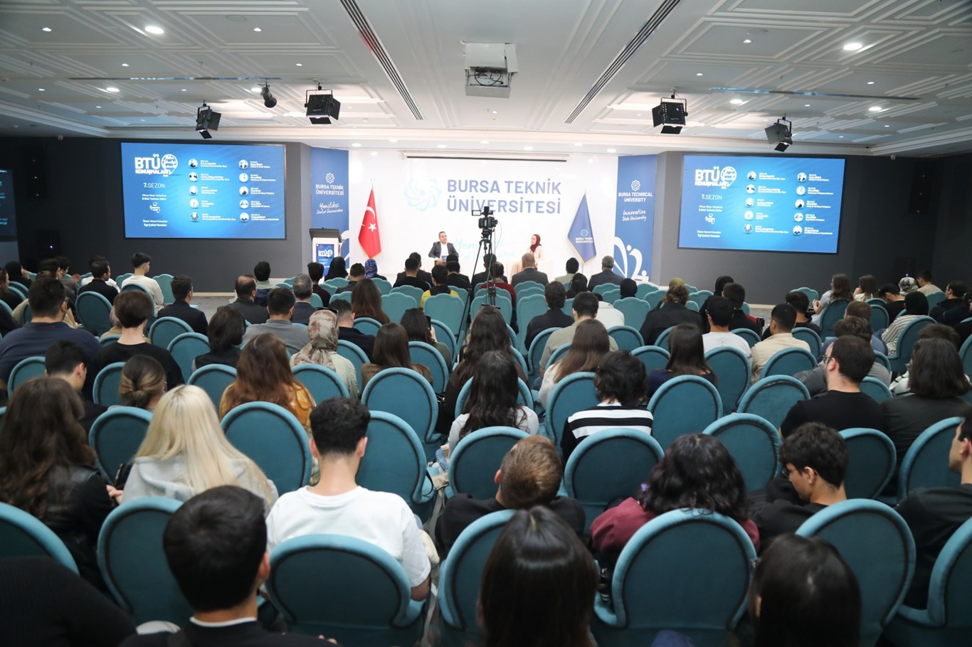 Filistinli sosyolog Menawi: İşgal küçük bir çatışma değil bir soykırımdır