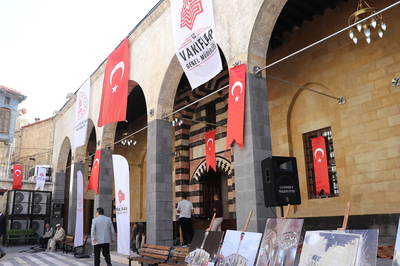 Gaziantep'te depremde hasar gören Tahtani Camii ibadete açıldı