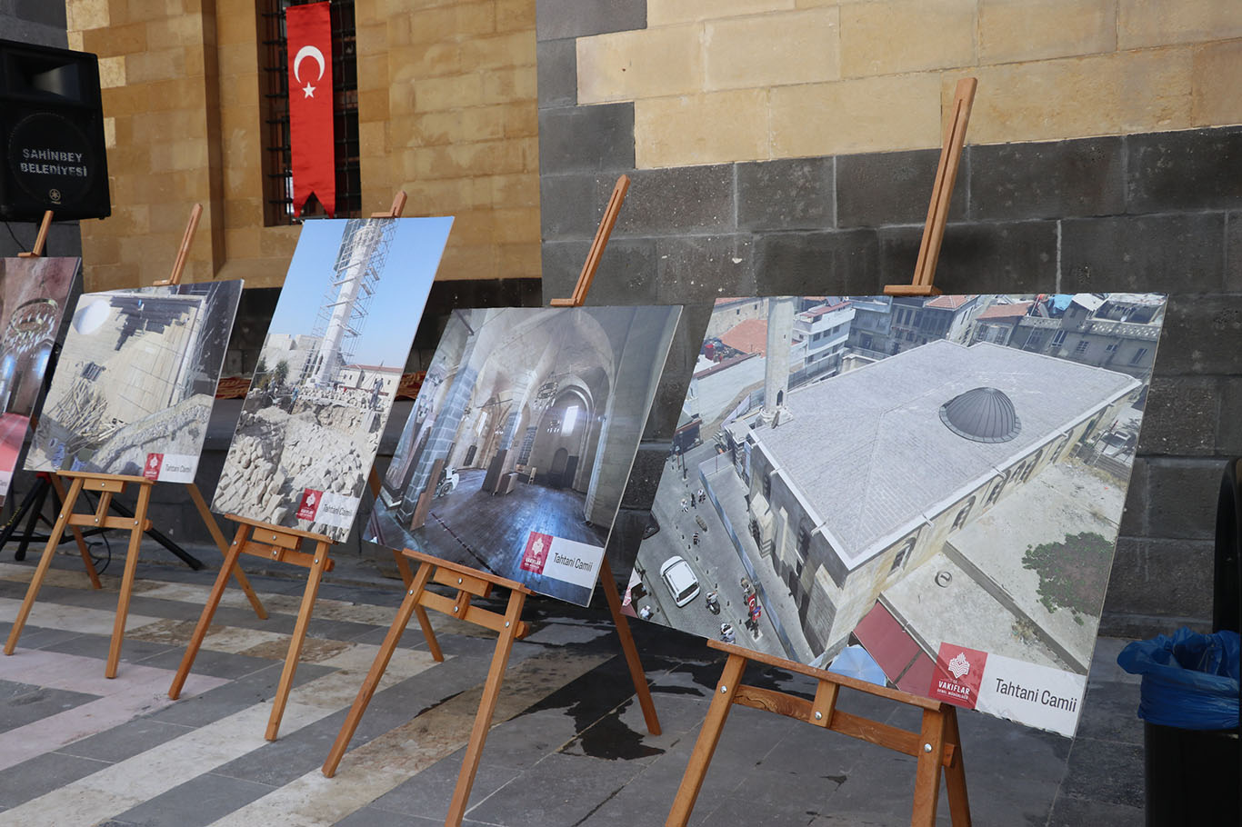 Gaziantep'te depremde hasar gören Tahtani Camii ibadete açıldı