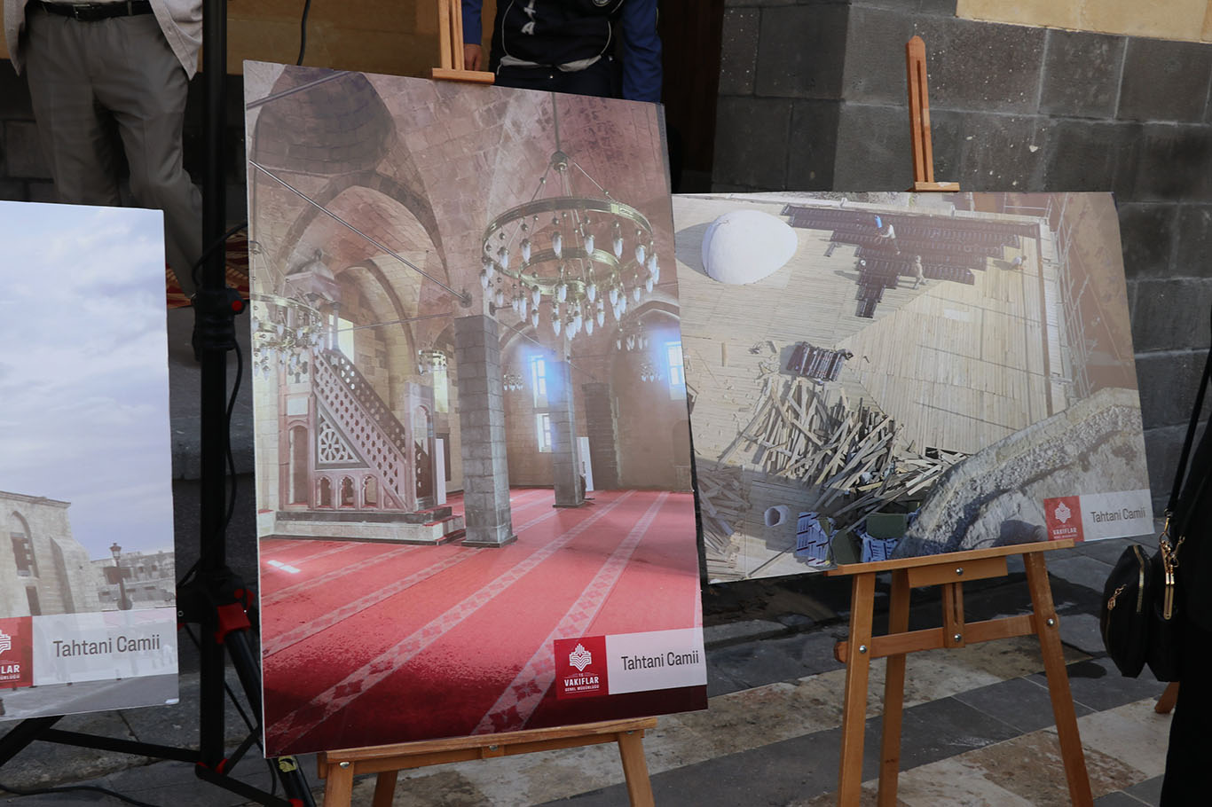Gaziantep'te depremde hasar gören Tahtani Camii ibadete açıldı