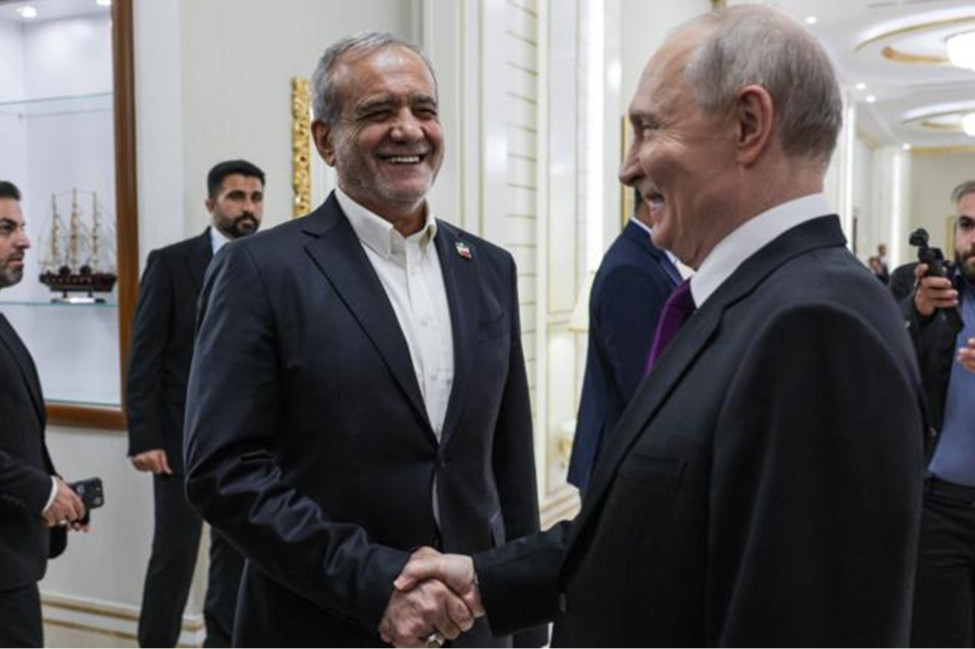 Pezeşkîyan û Putin civiyan
