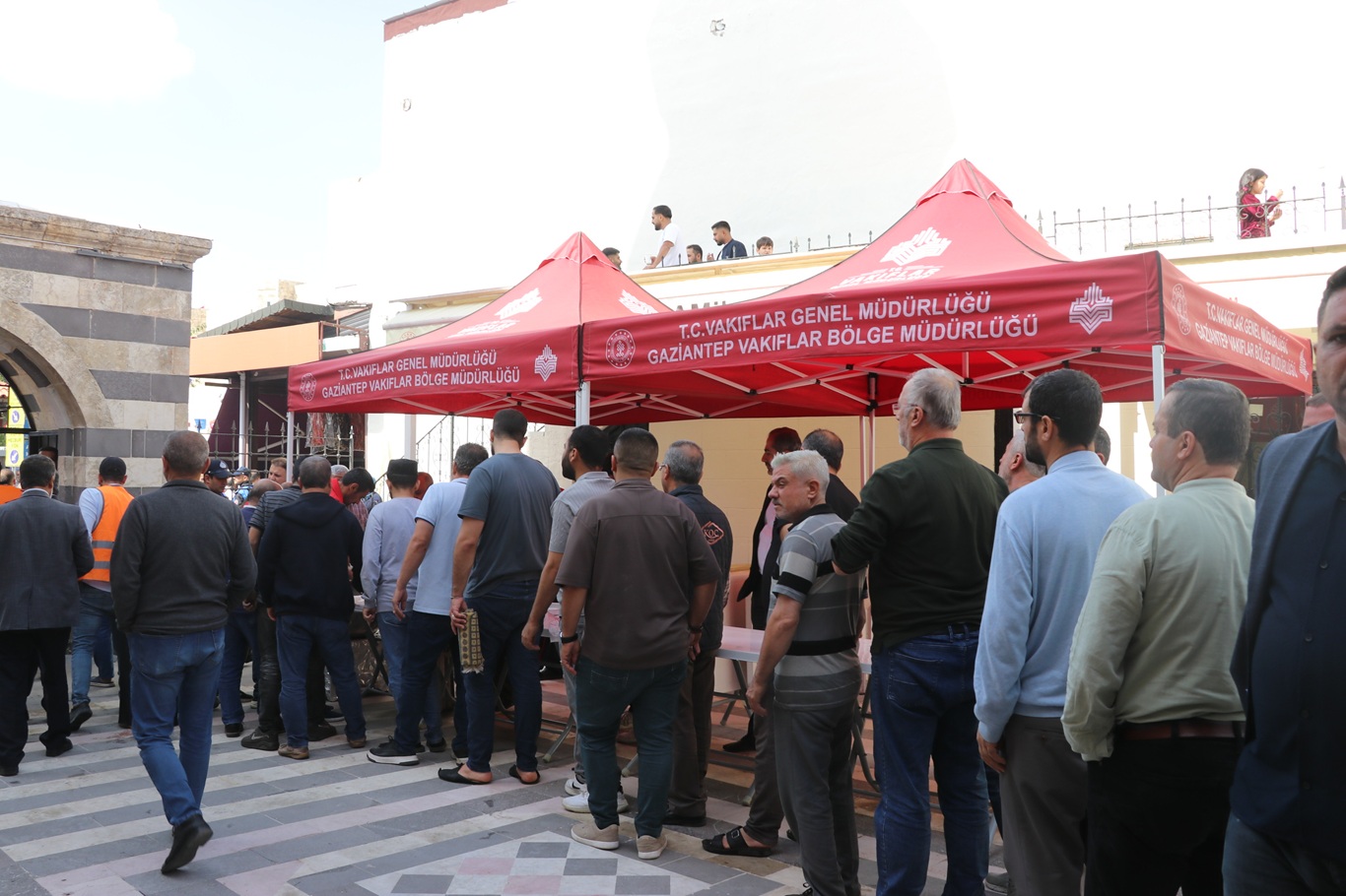 Tahtani Camii'nin açılması cemaat ve esnafı sevindirdi