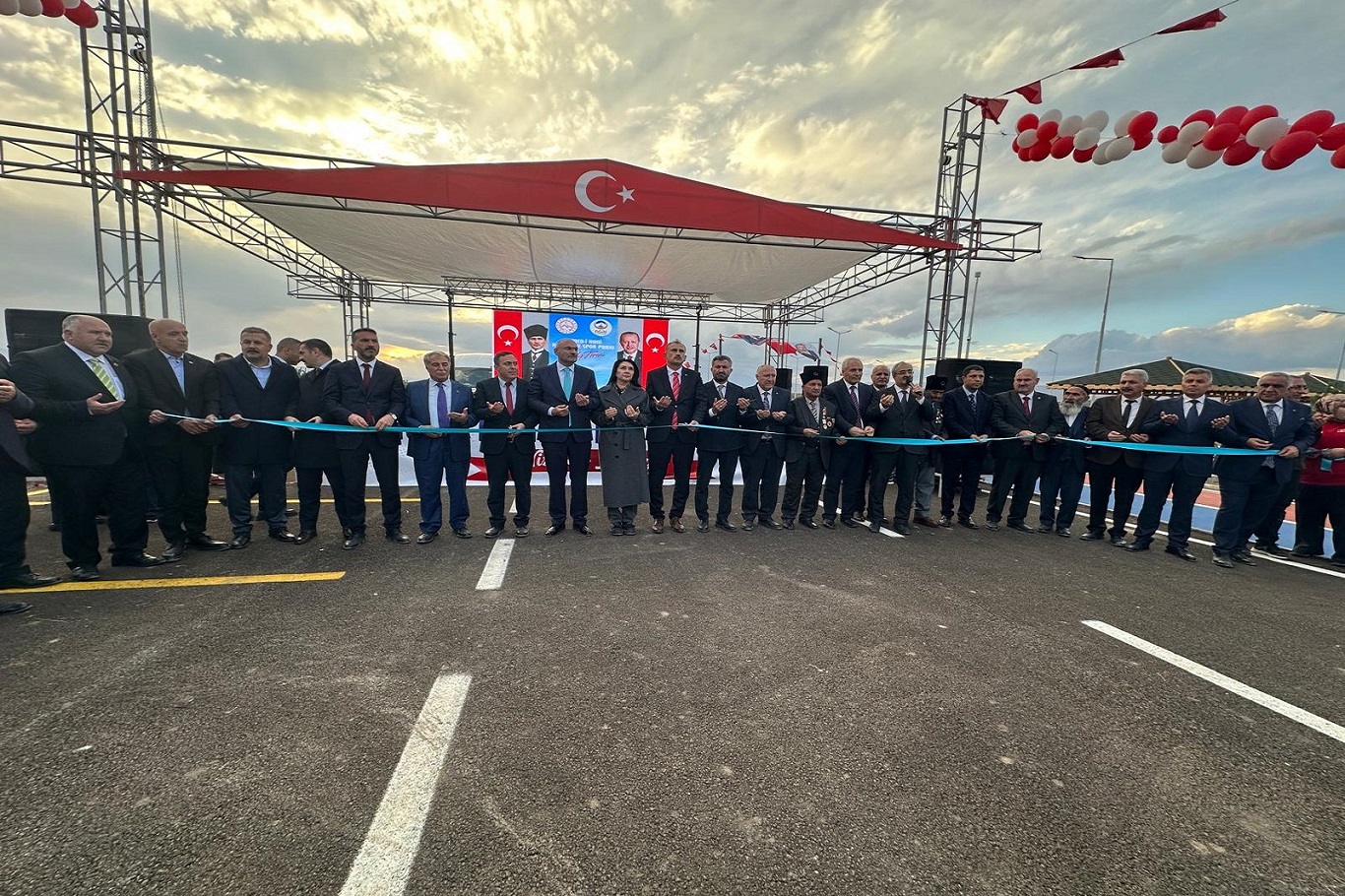 Ağrı'da asfalt plenti, doğal gaz tesisleri ve 40 araçlık yeni filo hizmete açıldı