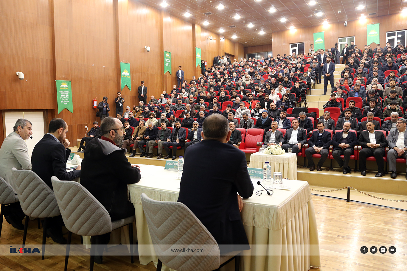HÜDA PAR holds panel on mother tongue education in Diyarbakır