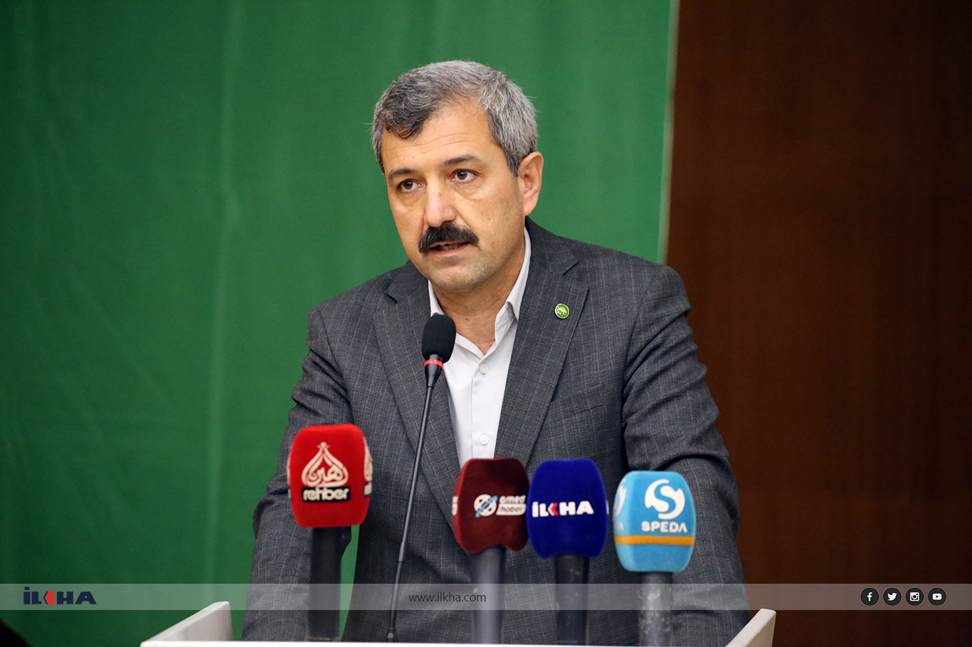 HÜDA PAR holds panel on mother tongue education in Diyarbakır