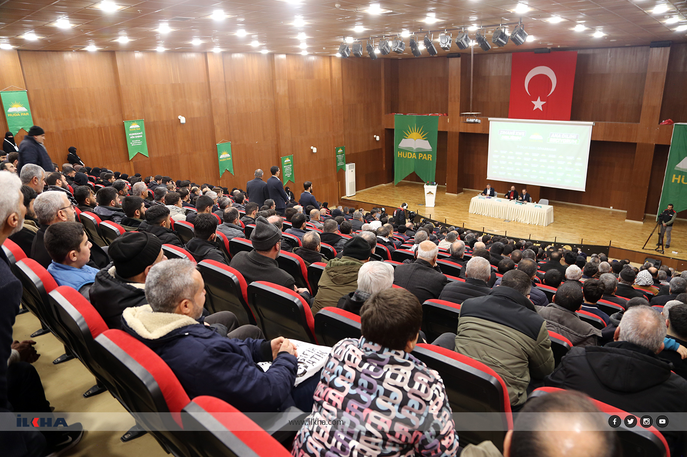 HÜDA PAR holds panel on mother tongue education in Diyarbakır