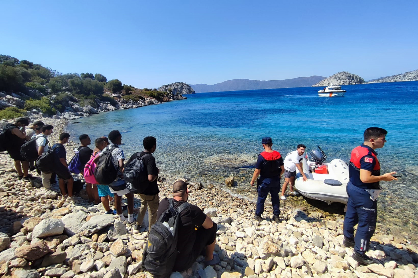 Li peravên Mûxlayê 60 koçberên neqanûnî û qaçaxçiyên koçberan hatin girtin