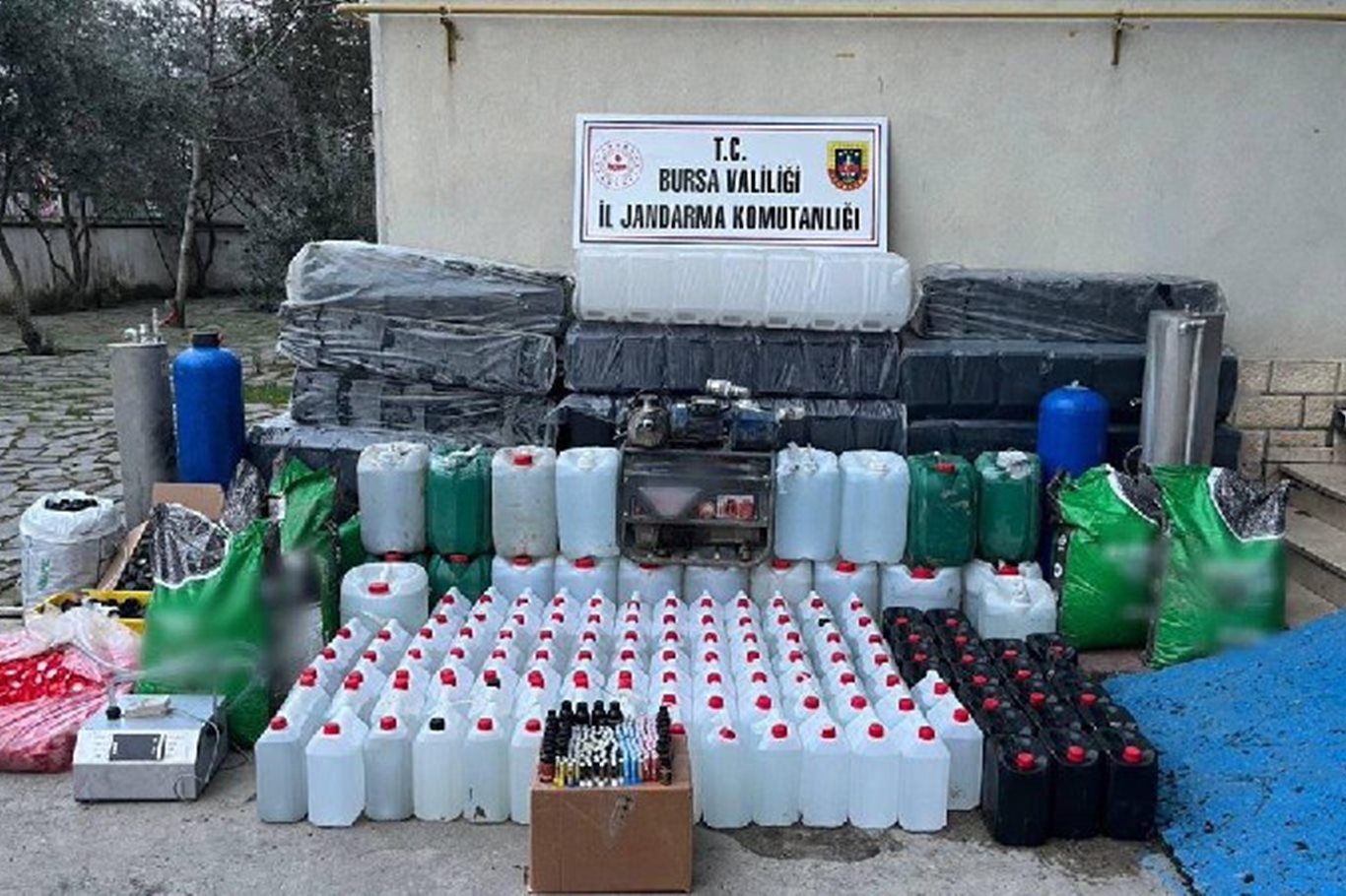 Bursa’da yer altına gizlenmiş içki tesisine operasyon