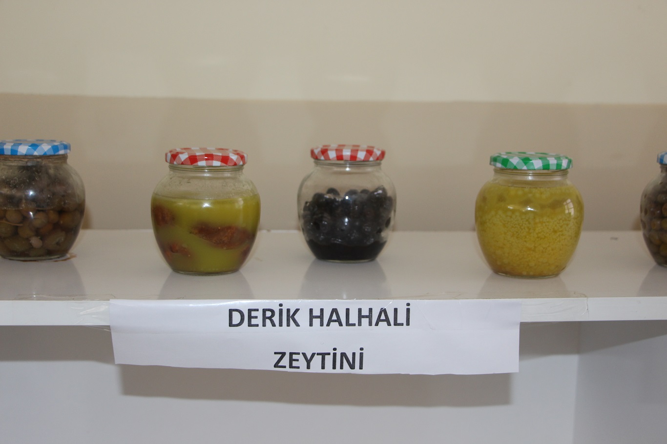 Okuldaki öğrenciler tarafından Derik zeytinyağından üç çeşit sabun üretimi yapılıyor