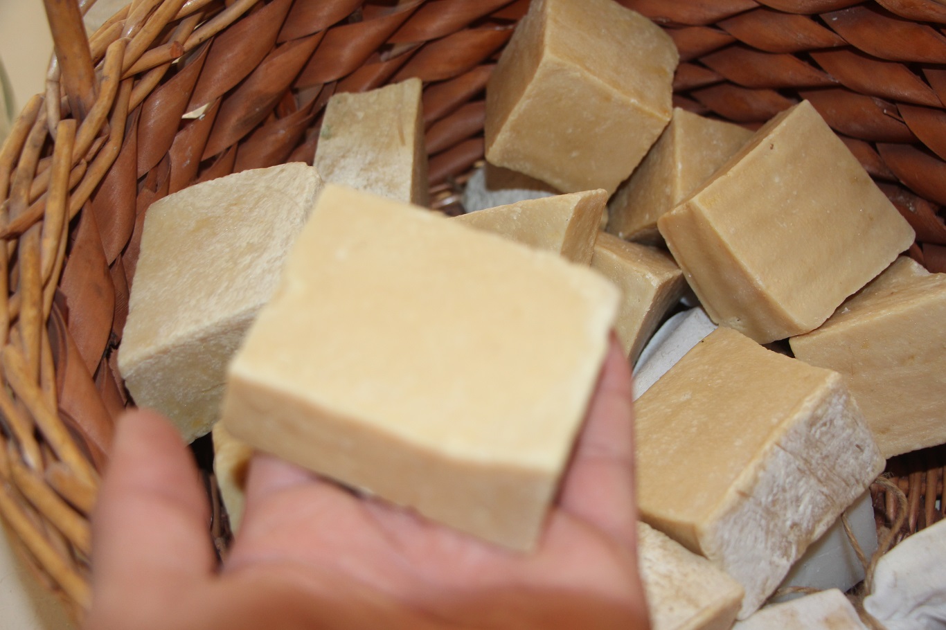 Okuldaki öğrenciler tarafından Derik zeytinyağından üç çeşit sabun üretimi yapılıyor