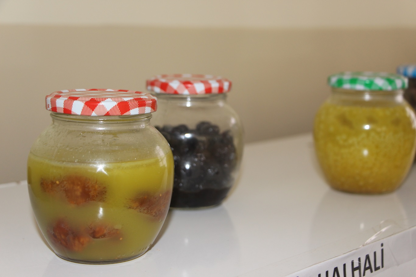 Okuldaki öğrenciler tarafından Derik zeytinyağından üç çeşit sabun üretimi yapılıyor