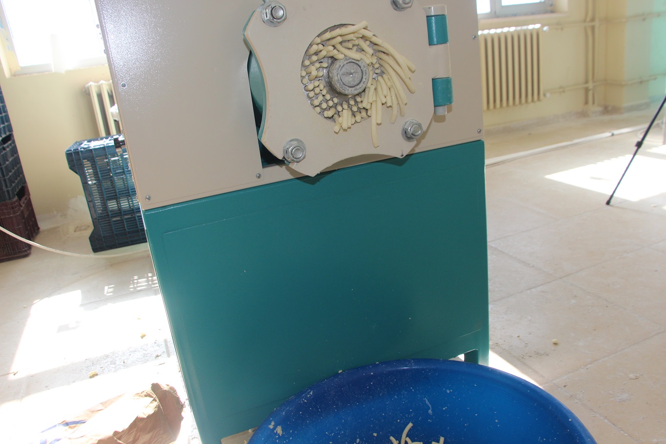 Okuldaki öğrenciler tarafından Derik zeytinyağından üç çeşit sabun üretimi yapılıyor