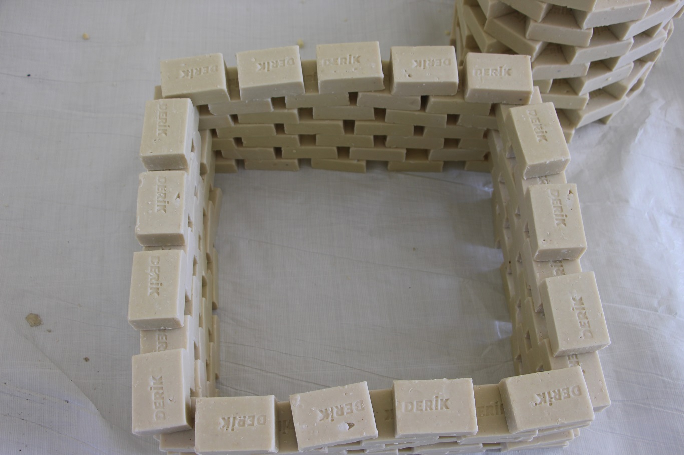 Okuldaki öğrenciler tarafından Derik zeytinyağından üç çeşit sabun üretimi yapılıyor