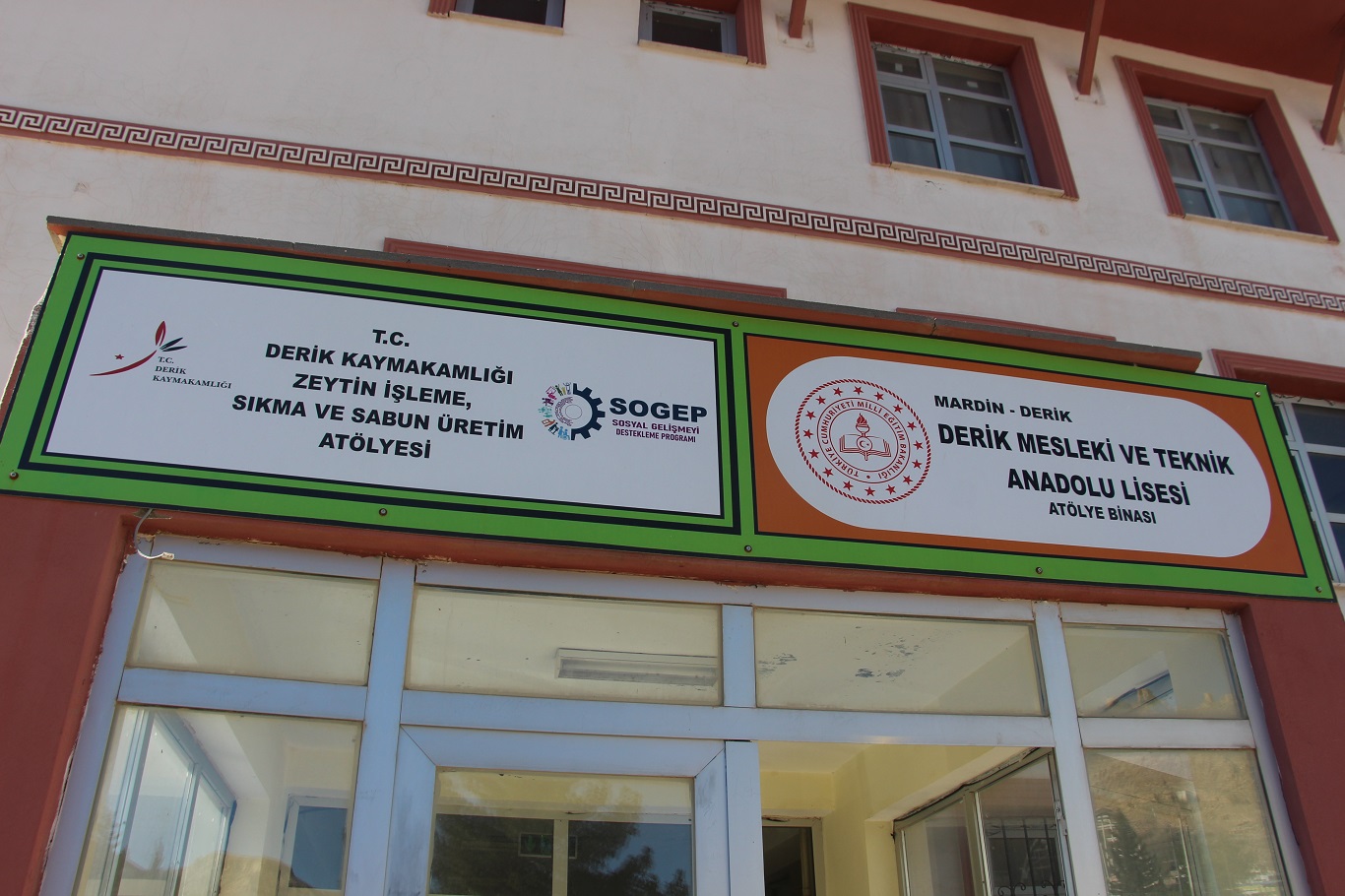 Okuldaki öğrenciler tarafından Derik zeytinyağından üç çeşit sabun üretimi yapılıyor