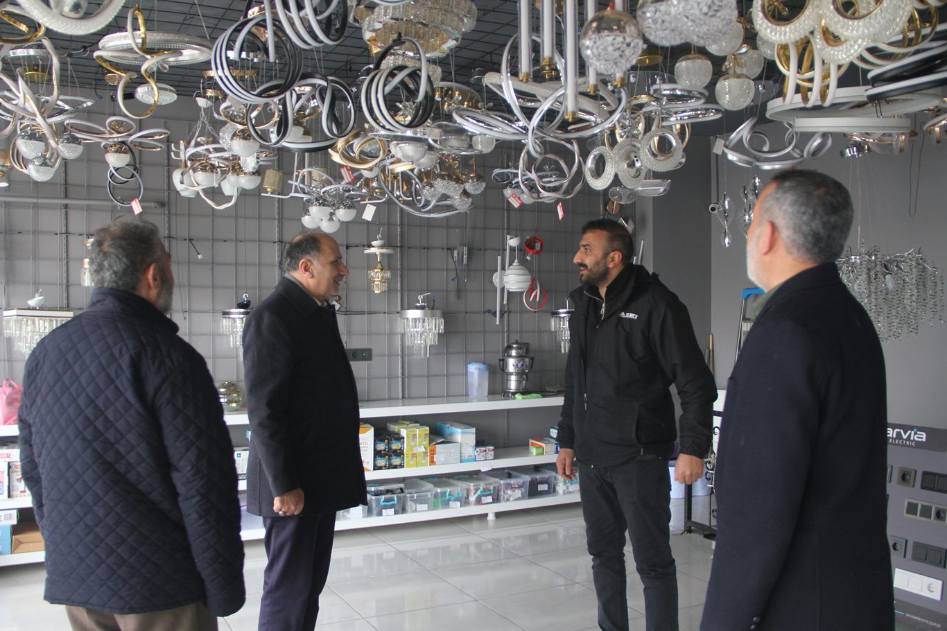 HÜDA PAR Bingöl İl Başkanlığı İnallı Mahallesi esnafını ziyaret etti