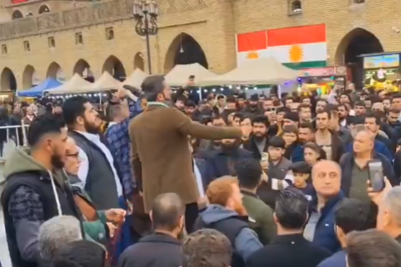 PKK/SDG cami hoparlörlerinden şarkı çaldı: Erbil'de İslam'a hakarete karşı sokaklar doldu