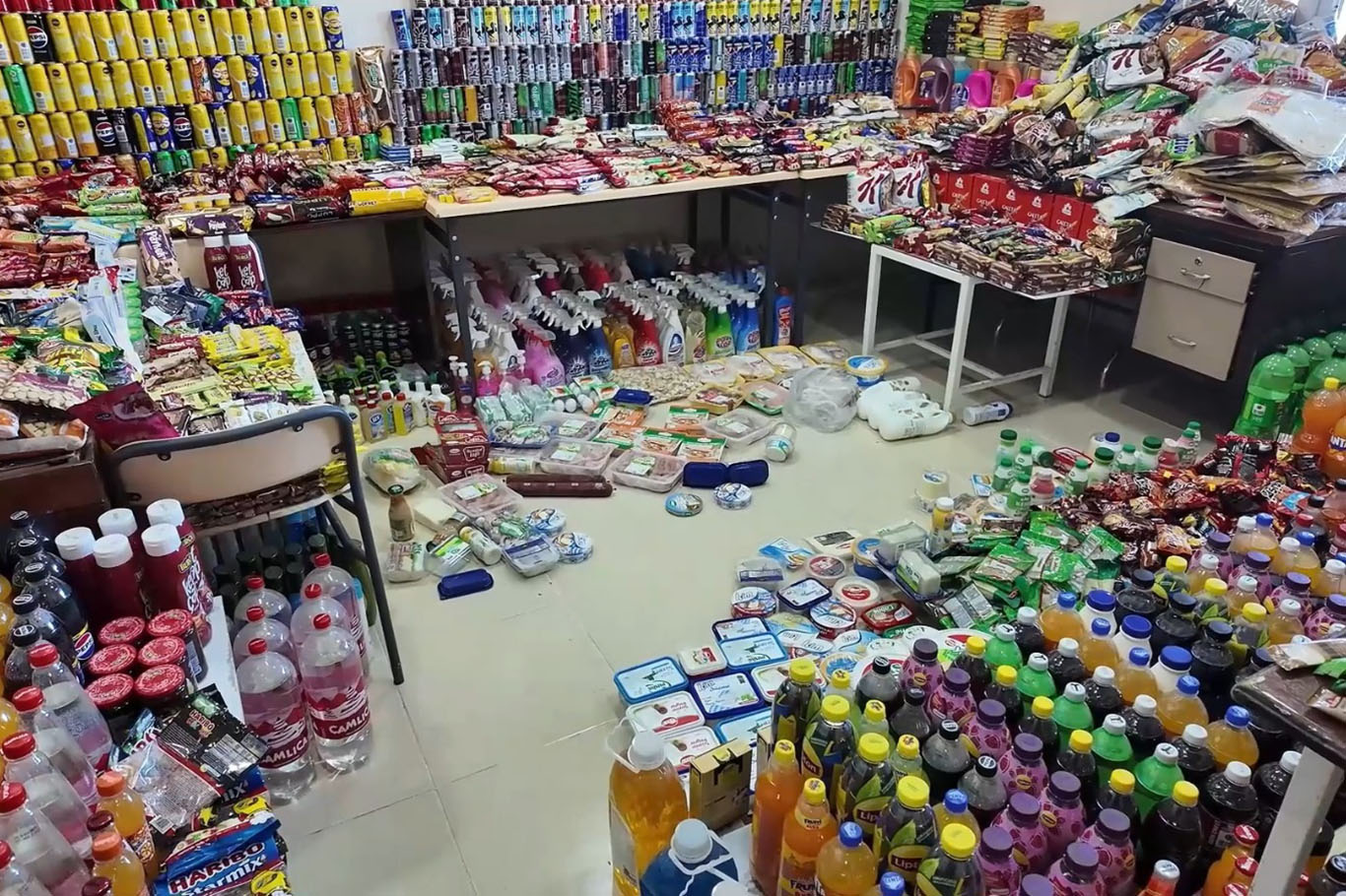 Şanlıurfa’da yapılan denetimlerde tespit edilen bozuk gıdalar raflardan toplatıldı