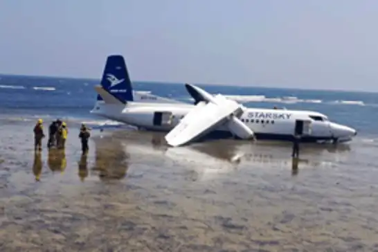 Somali'de yolcu uçağı Hint Okyanusu'na acil iniş yaptı