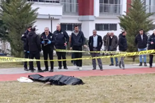 Ekmek almaya giderken kalp krizi geçirerek hayatını kaybetti 