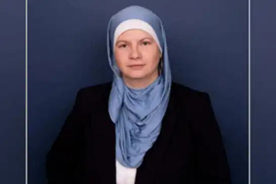 فرنسا.. حملة تحريض رقمية ضد سياسية محجبة بسبب ترشحها للانتخابات المحلية