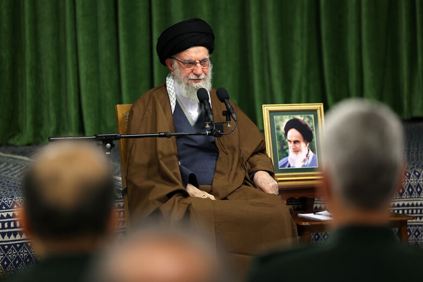 آیت الله خامنه‌ای بیش از ۲هزار زندانی در ایران را عفو کرد