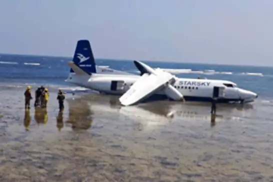 Passenger plane makes emergency landing off Mogadishu coast